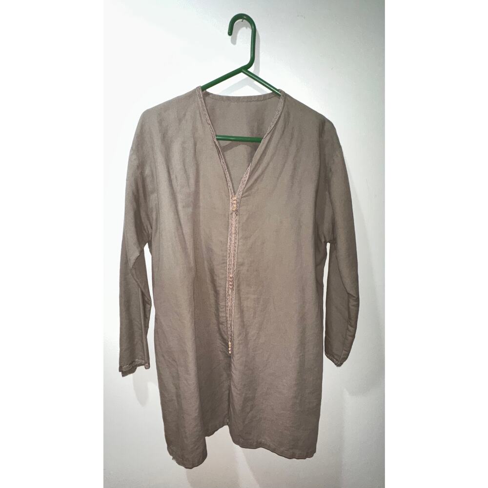 Non-Signe kaftan-Style Cotton Linen top for man or woman.